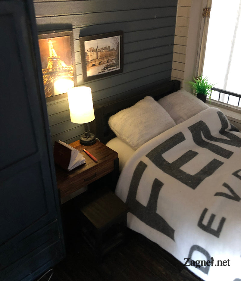 Miniature table lamp